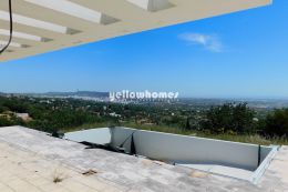 High quality villa with fantastic sea and country views